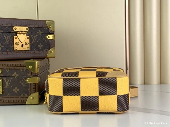 Aaa replica ru LOUIS VUITTON Chess Messenger-24*24*8CM 0715